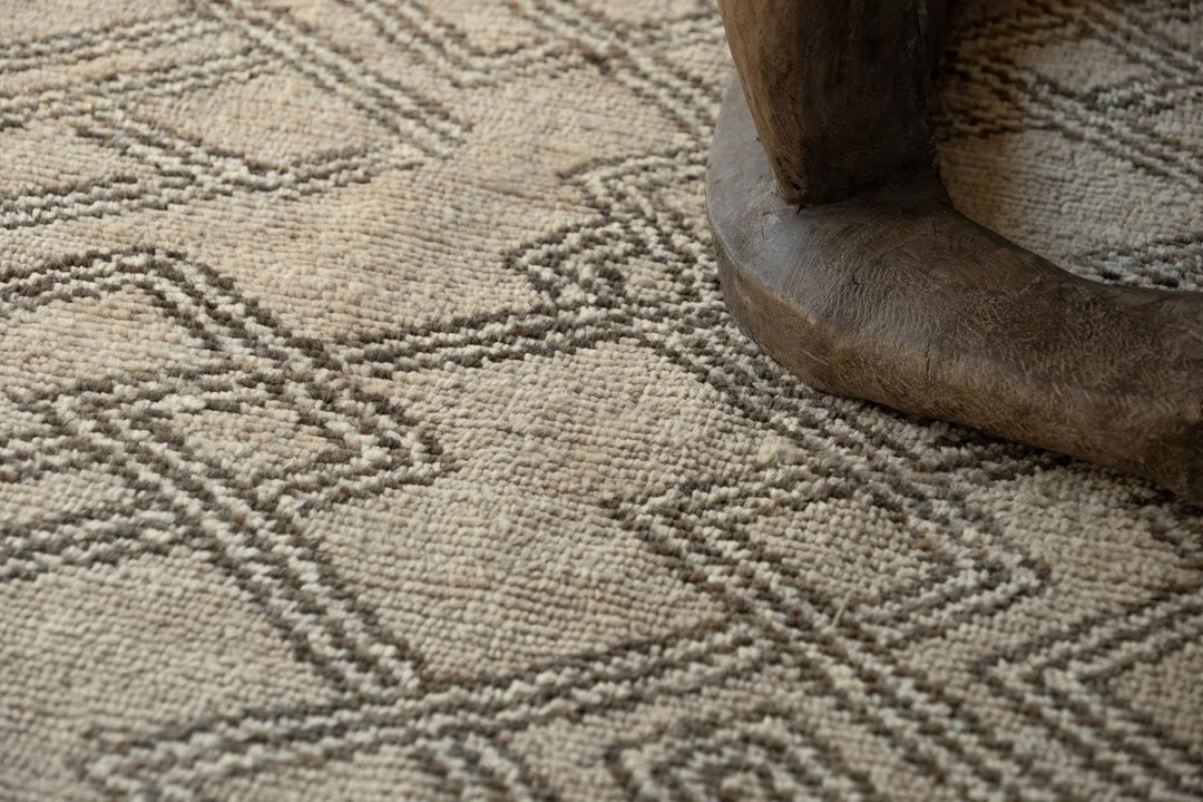 Close-up of Journey’s hand-knotted linear design