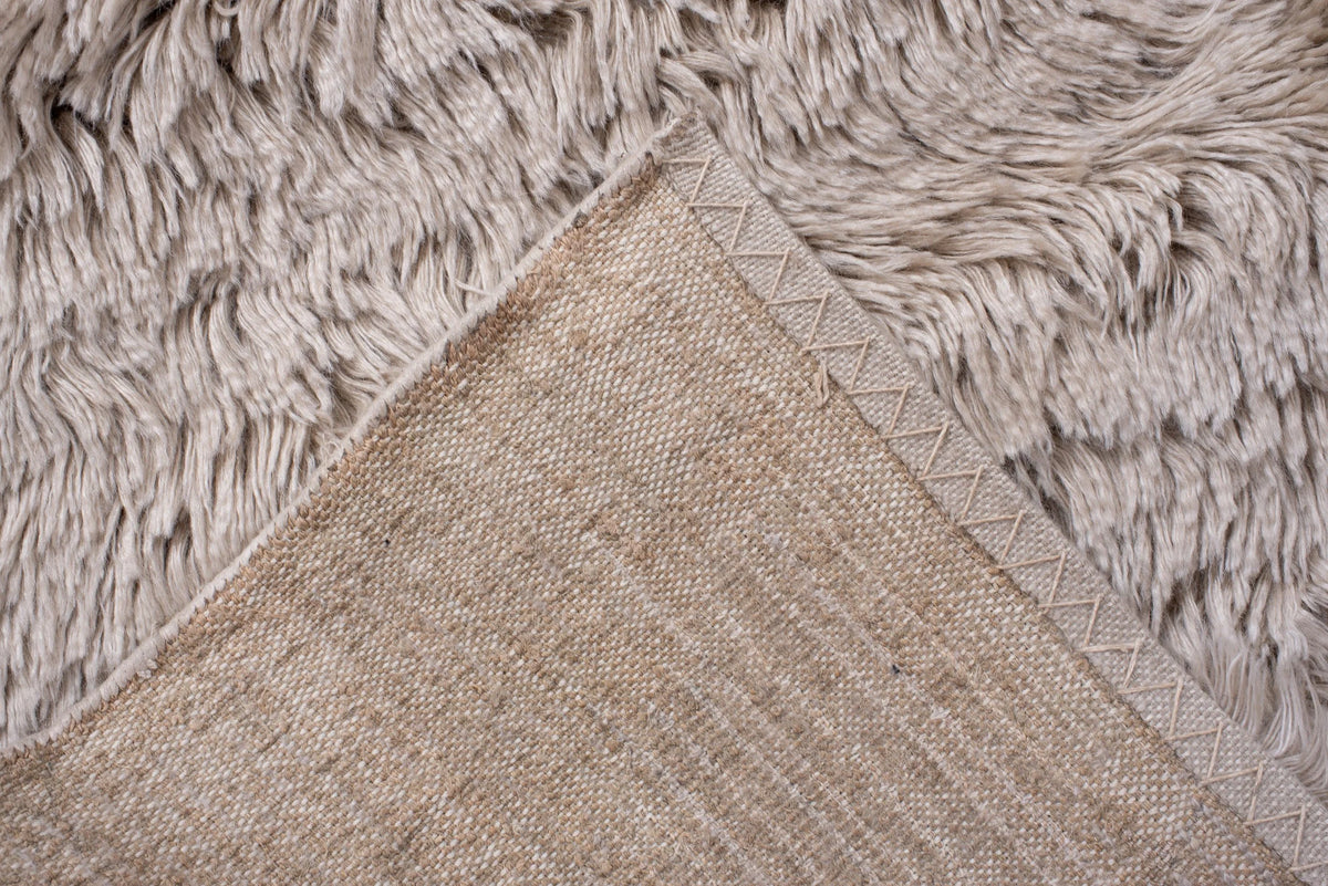 Folded edge and woven backing of Adorne Shroom